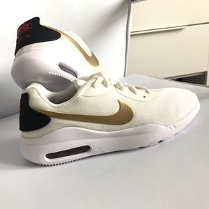 Women’s Nike Air Max Oketo